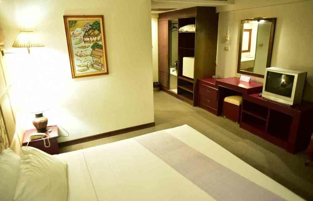Ayothaya Riverside Hotel